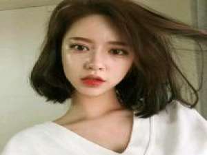悲伤的音乐回荡在耳边