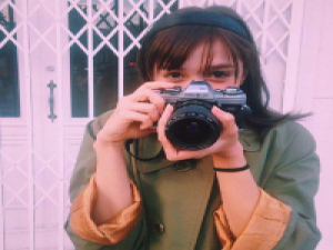 人的眼是黑的，心是红