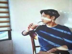 他不懂 “还爱我么” “一直