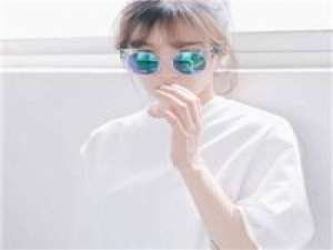 胡桃阿宝 你笑得灿烂刺痛我眼