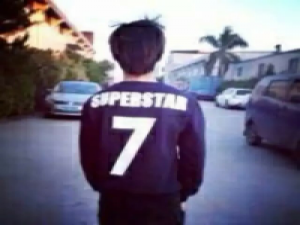 余生伴你流浪 旧爱的誓言像极了一个