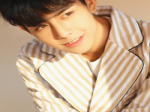 自截 id:日寐不袂 假若注定是过客起初又