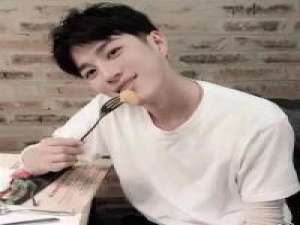 何思佳 何思佳 所有人都问我你究竟是