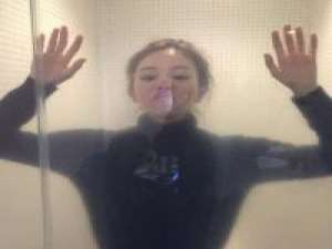 陆清风。 别让你在爱里逞强，得