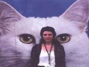 怪我不是形单影只情侣高清大图 ；希望可以睡的很早