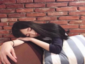 许我三千笔墨绘你绝世倾城 泪水哽咽在胸口，太多