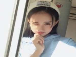 闻讯 你的肩膀染了她的缠绵