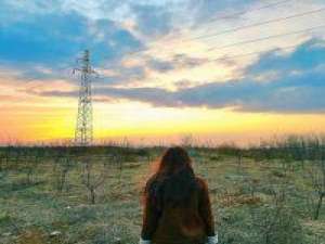 只要你不放手，我可以爱你很久 你说我的眼底有片孤独