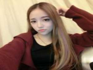女大学生 轻声问自己为何那么屌