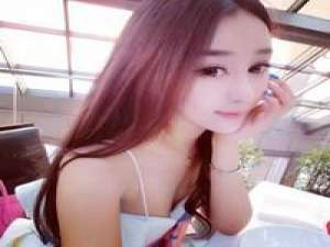 怯懦囚禁人的灵魂 抽烟是寂寞的身影。喝