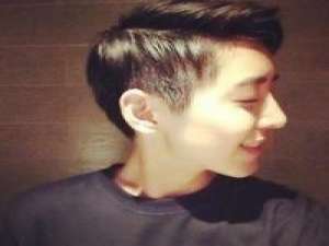 我能认出你的背影不管多远. 我想了一百个让你留下