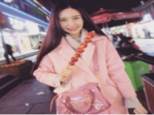 女大学生 总是太容易相信别人，