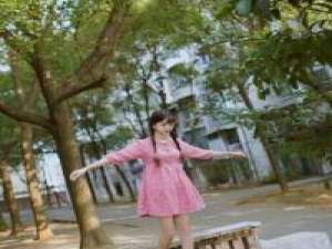 芯漾 只因为在人群中~多看