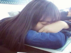 别来无恙 你在心上 眉尾的句点，扣住视线