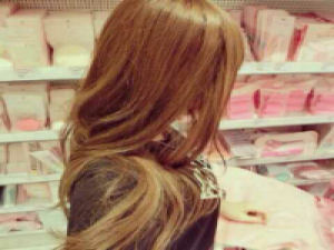 颜浮。 错的人迟早走散，而相