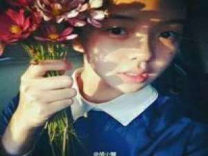 现在你的眼眸在为谁而发光 女生不会很主动，除非