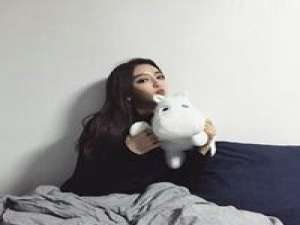 芥末 蹦个迪一群人围着你