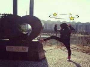 他说我们要一直在一起 嗯所有人拥向你我就想