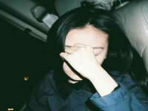 往事要如何随风旧人要如何忘记 梨花带雨的微笑，印在