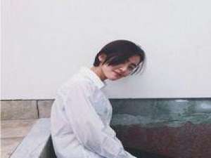 你是一场风 吹得我眼生疼 败给自己，败给了你。