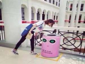 别忘了自己本质是个爱笑的人. People hav