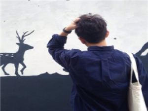 A. 爱护环境，人人有病。