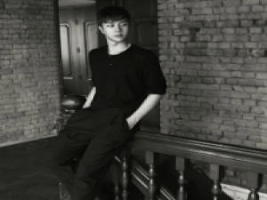 A. 看阳光自五种方向射出