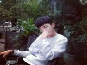 白酒碰倒了储藏箱 半