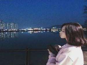 ....... 幸福右边，荒芜人烟。