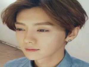 我听闻你始终一个人 柔软抚慰，像极春天即