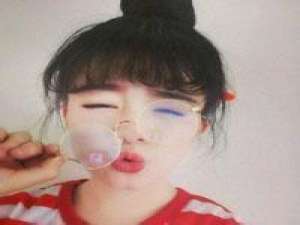 潮流女大图 看破红尘的人是最自私