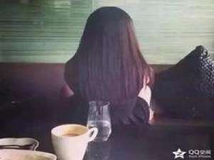 虚伪的人有千百种笑。