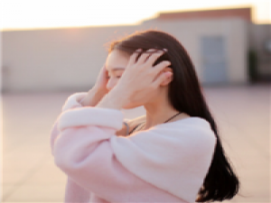 最后一张是我，flower please。 生命是黑暗中闪烁的光