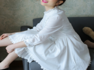 王の女人 稍微一亲近就口无遮拦