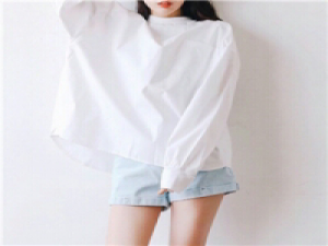 平胸的妹纸穿衣服都超级好看 有时候秀出来的意思是