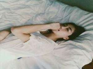 复制品：低头吻你乌黑发梢 希望你能储存很多很多