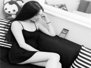 女孩の 早上开心的事就是：裹