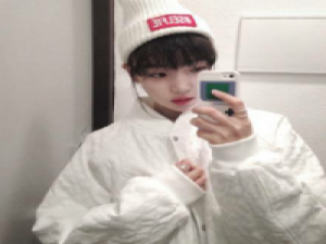 缭斯 ■□■丶 看 著 ，