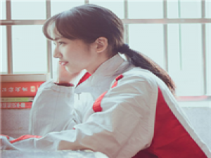 眉眼盈盈处 用云朵记录的情愫，用