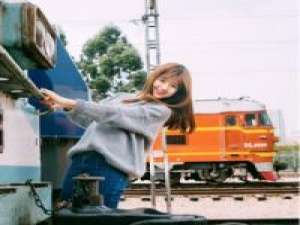 爱与恨纠缠不休 你们经过草丛的时候小