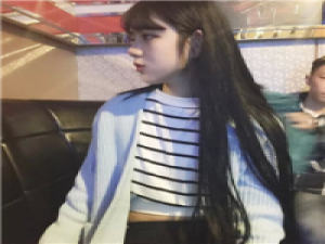 给我一个拥抱 我就会安静的像只猫 我问过自己，累吗？但