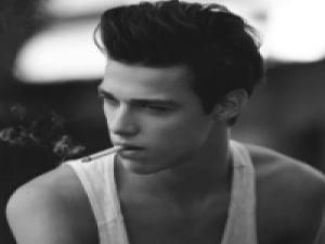 钊 我喜欢交朋友，但从不