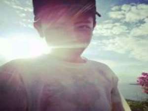 你不优秀，认识谁也没