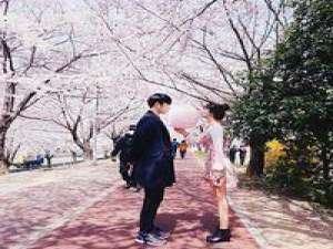 两个人 我在等一个拥抱，拥抱