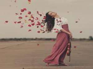 只要你喜欢 。 爱容忍的人其实并不笨