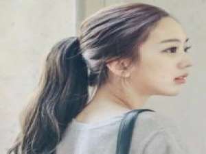 Hair Style* 马尾 一個秂，怕孤單。 兩