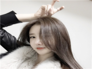 delution 谁站在不远的地方，眼