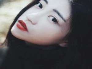 她们 如果眼泪可以承载忧伤