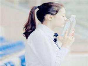 骆驼不会流泪因为知道水的珍贵. 这一生，总有一个人，