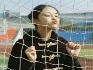 我走过的孤独很黑 我们只能是朋友，无论